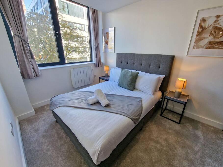 Free Parking: Old Trafford Apartment Манчестер Екстер'єр фото