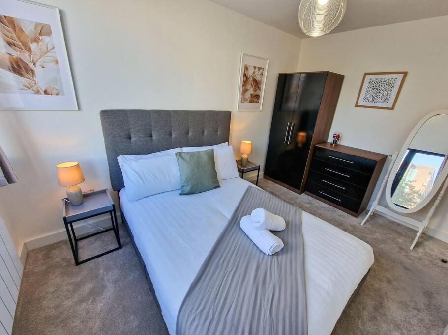 Free Parking: Old Trafford Apartment Манчестер Екстер'єр фото